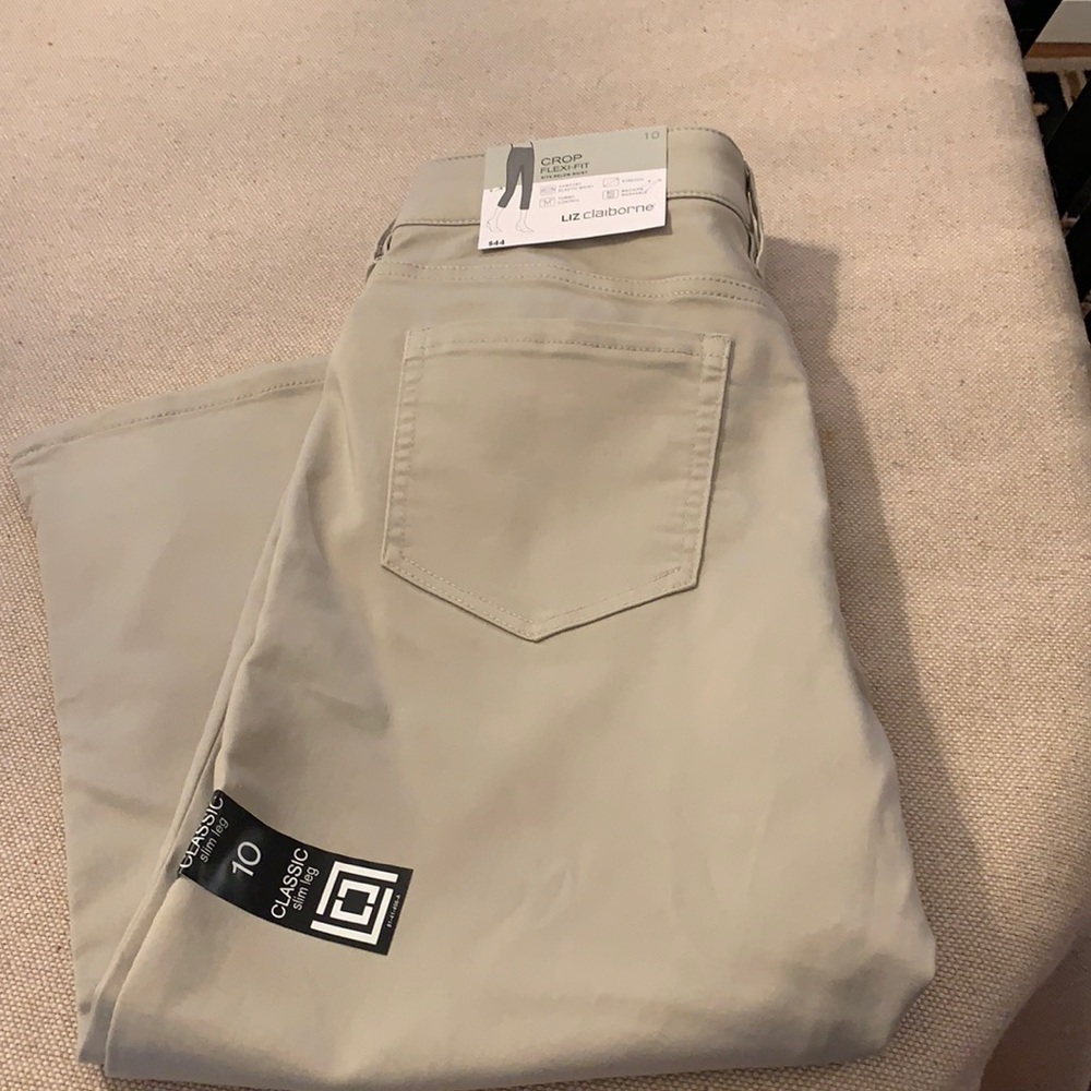 NWT Liz Claiborne Crops